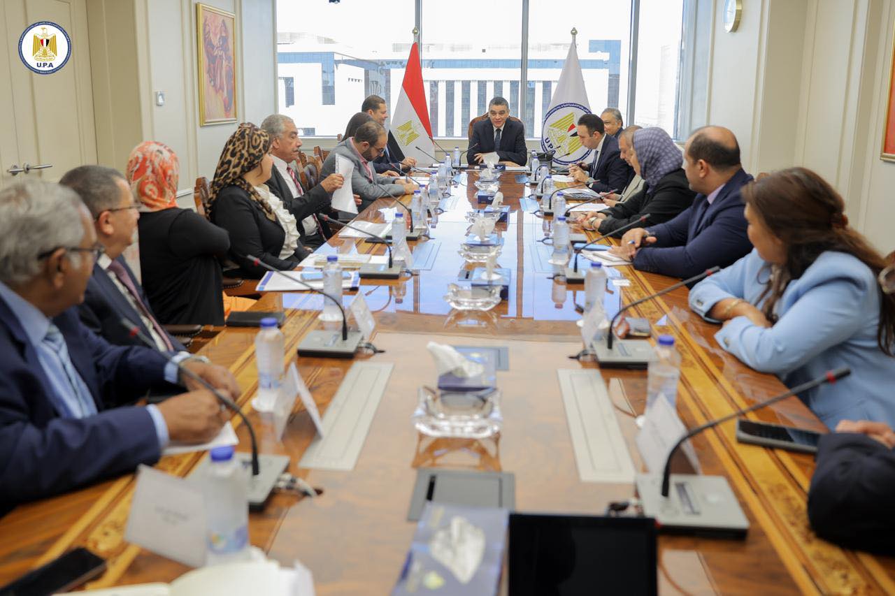 القطاع الخاص يطرح تحديات توريد المستلزمات والأدوية.. و«الشراء الموحد» يتعهد بالحلول