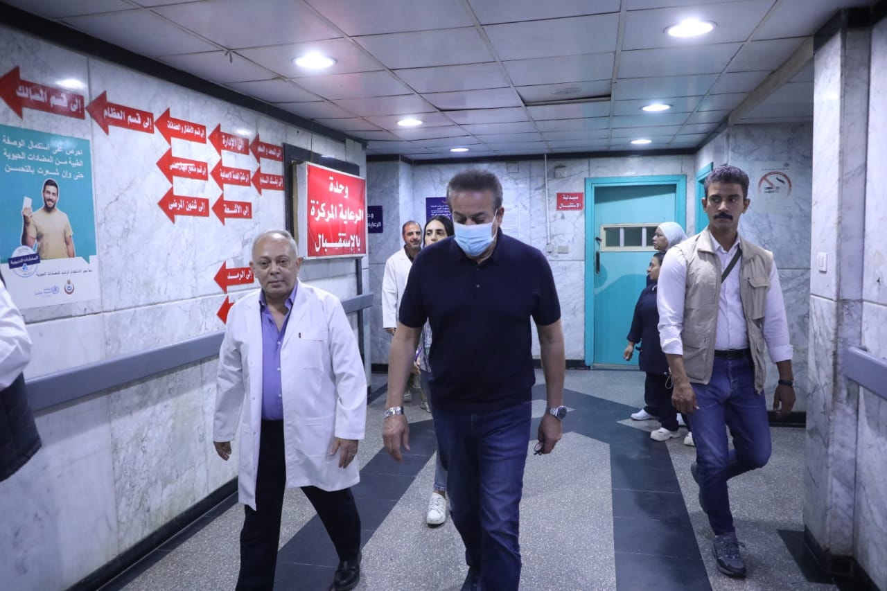 وزير الصحة يُجري جولة مفاجئة بمستشفى منشية البكري