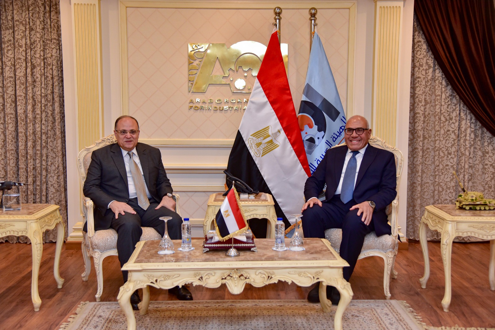 رئيس هيئة الدواء يبحث مع رئيس الهيئة العربية للتصنيع آليات دعم توطين الصناعة الدوائية محليًا